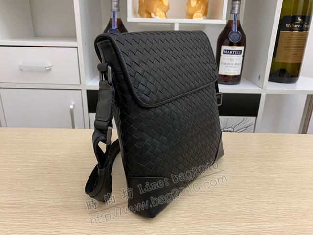 BV男包 16302 寶緹嘉進口原版打蠟小牛皮BV斜跨包  nbq1026